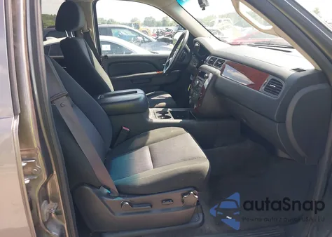 2011 Chevrolet Tahoe Ls z USA, uszkodzony, nr VIN 1GNSKAE0XBR392458